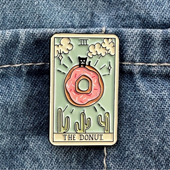 Tarot Card Enamel Pin - The Donut - Picture 3 of 4
